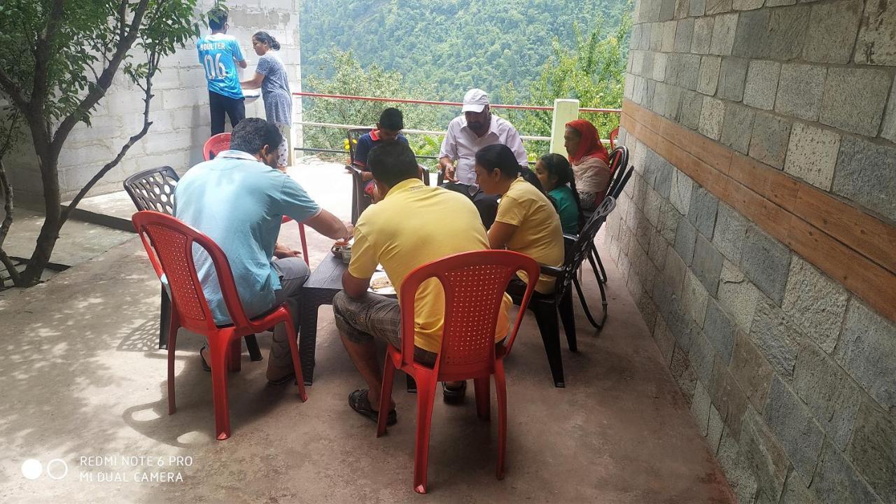 Tirthan Hilltop Home Stay Banjar Bagian luar foto