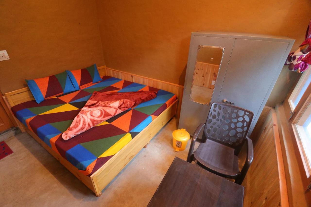 Tirthan Hilltop Home Stay Banjar Bagian luar foto