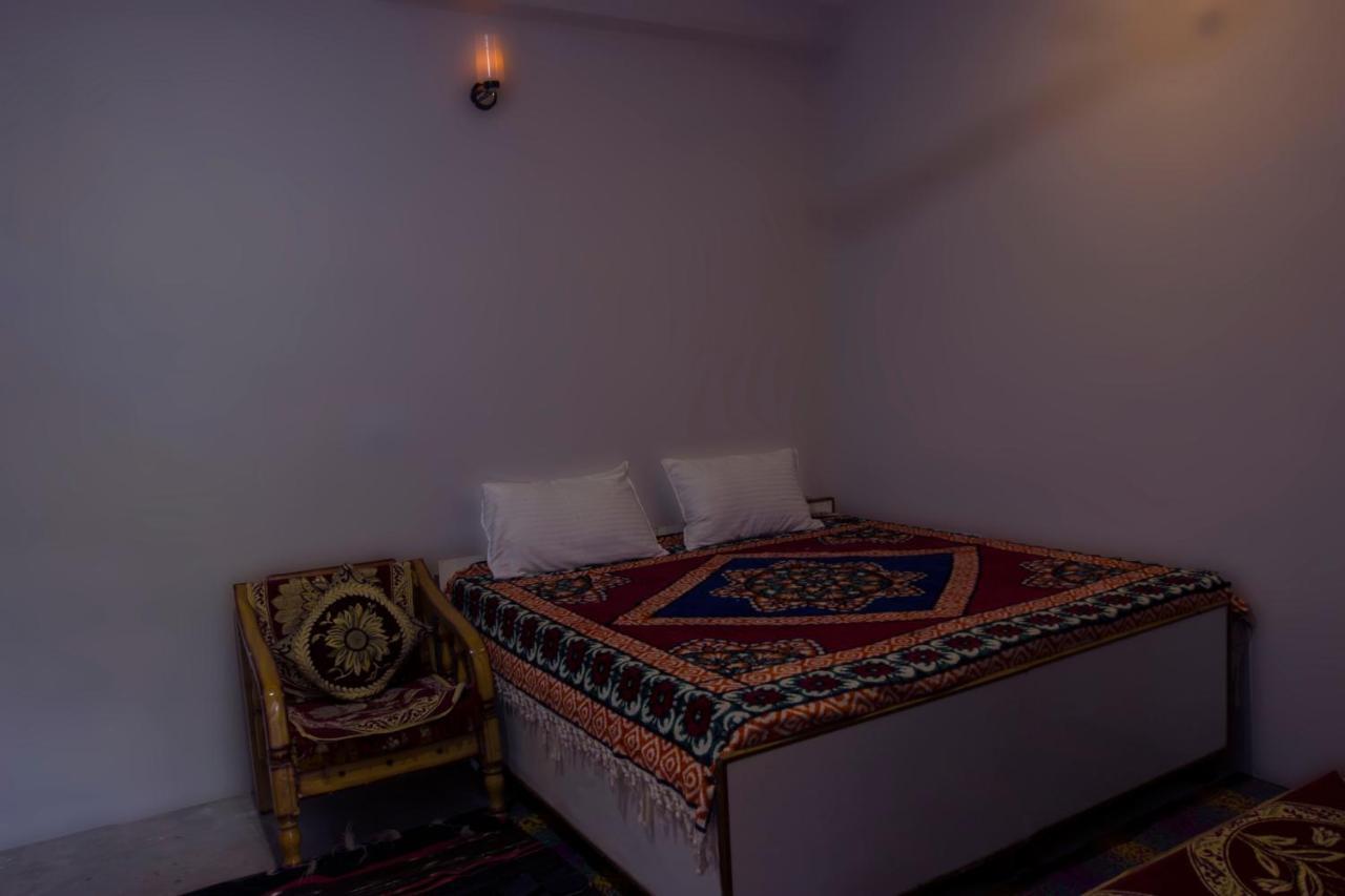 Tirthan Hilltop Home Stay Banjar Bagian luar foto