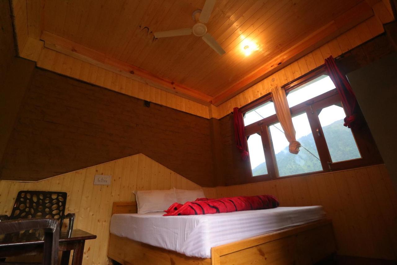 Tirthan Hilltop Home Stay Banjar Bagian luar foto
