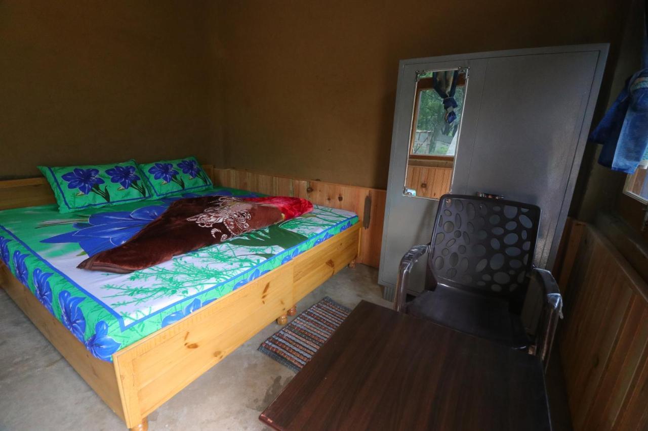 Tirthan Hilltop Home Stay Banjar Bagian luar foto